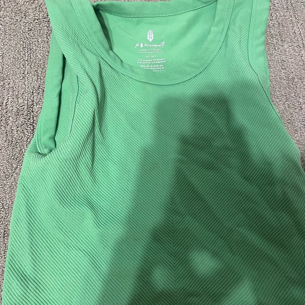 Green Athletic Tank Top with Breathable Mesh